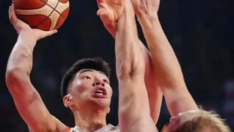 阿蘭·希勒与亨利荣获英超名人堂称号